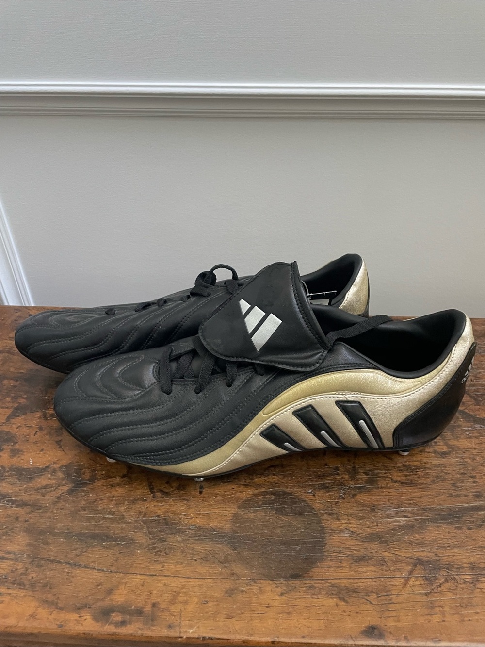 Vintage 2004 Bracara 2 SG Adidas Men’s Black and Gold Soccer Cleats